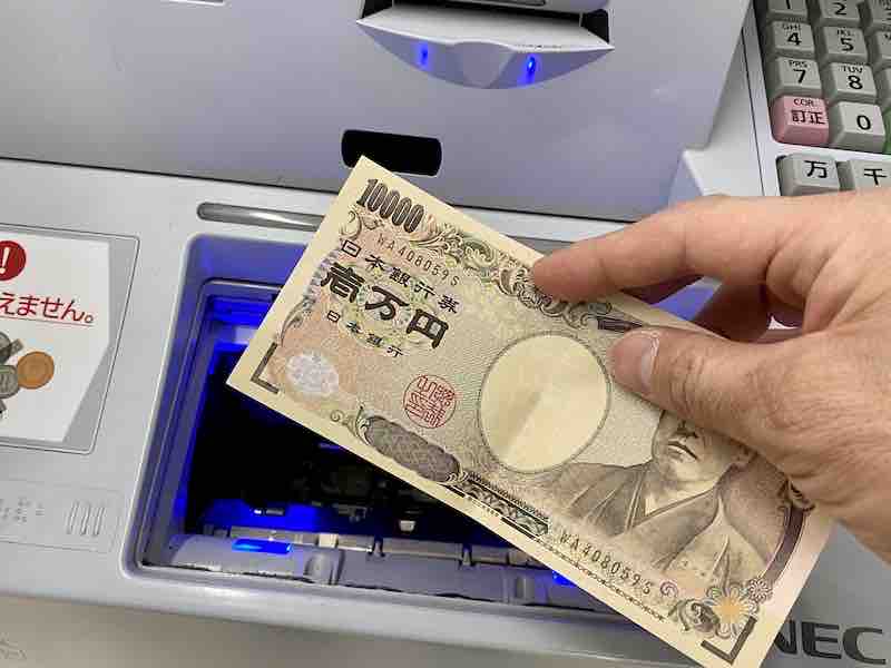 ATMと1万円